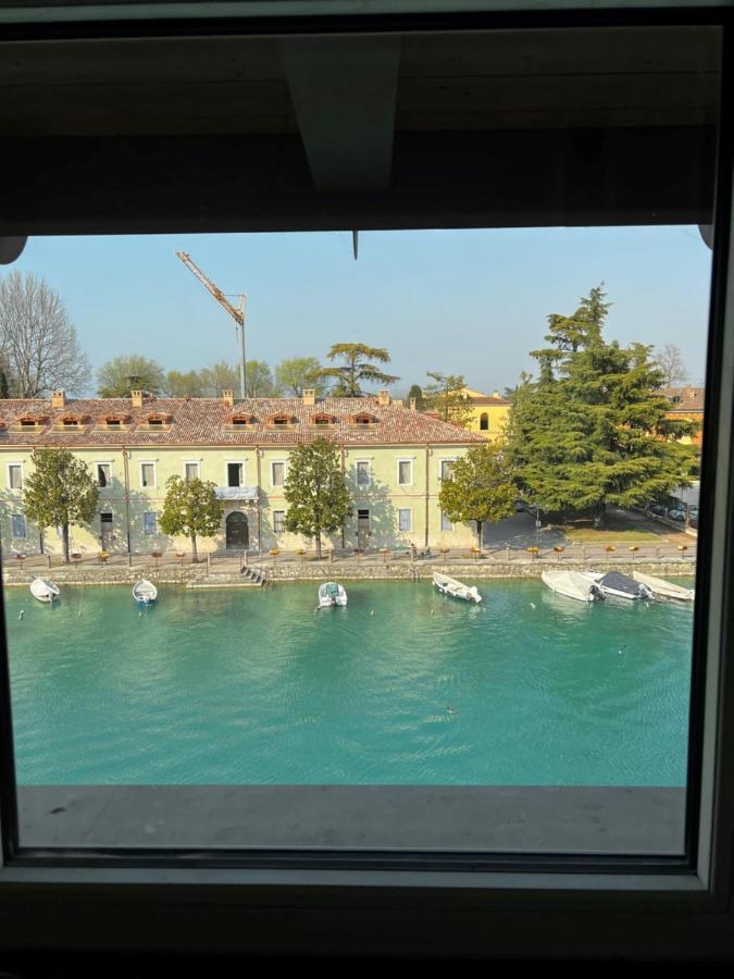 C House Rooms Lake Peschiera del Garda Exteriör bild