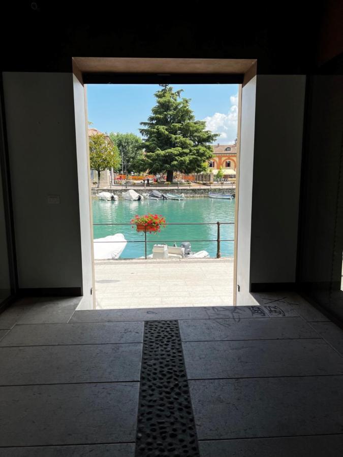 C House Rooms Lake Peschiera del Garda Exteriör bild