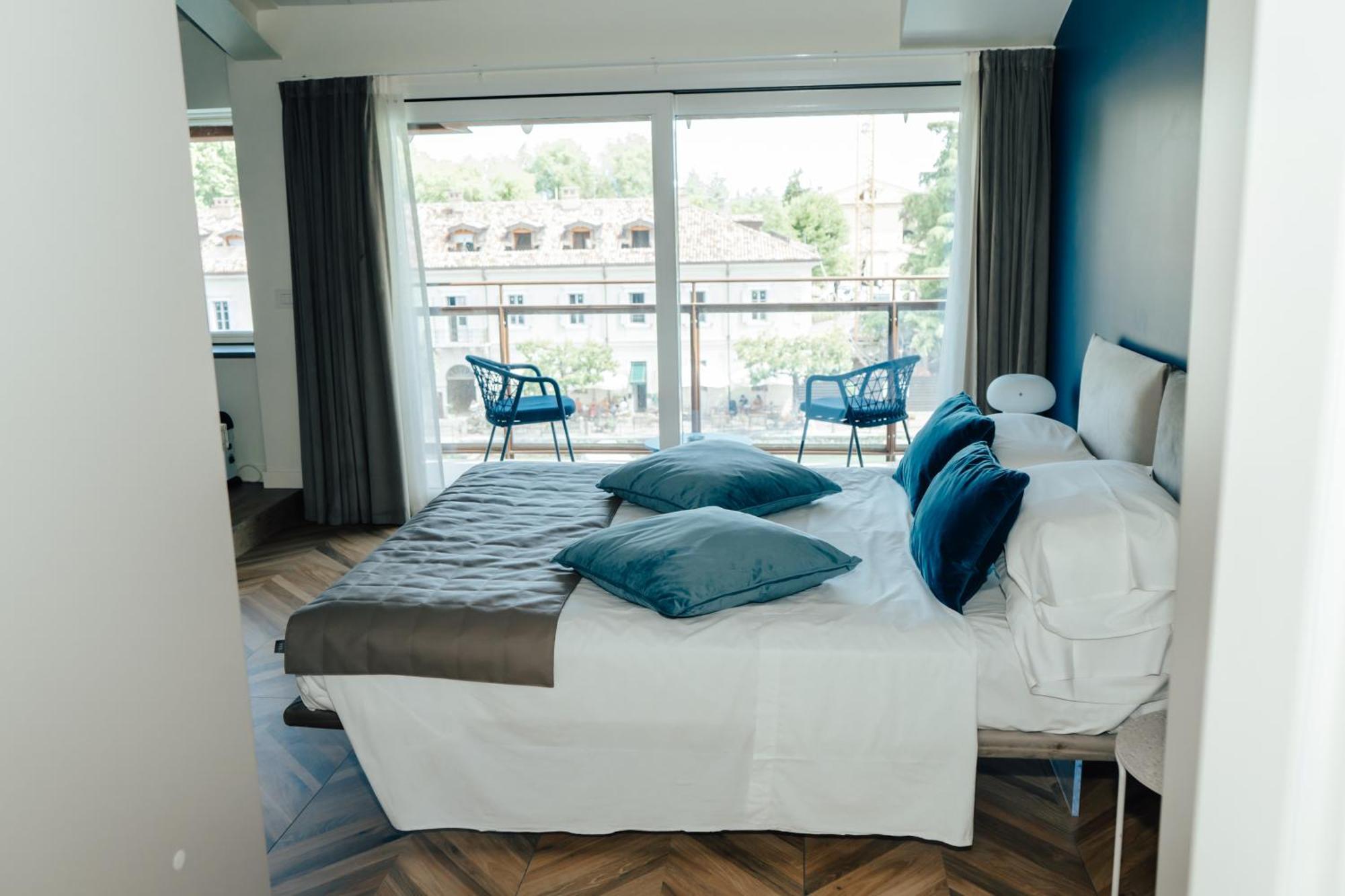 C House Rooms Lake Peschiera del Garda Exteriör bild