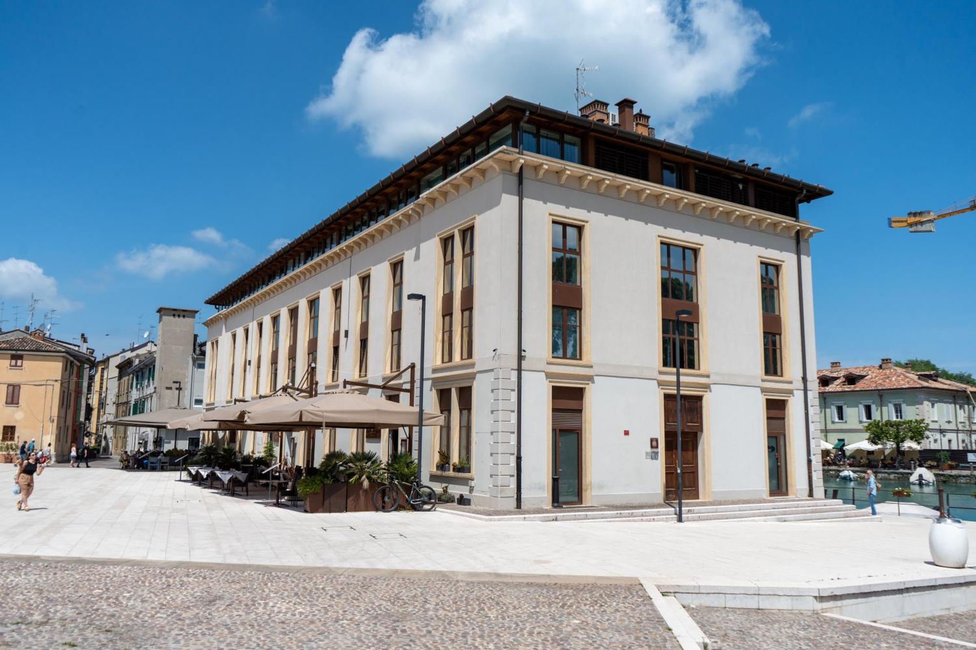 C House Rooms Lake Peschiera del Garda Exteriör bild