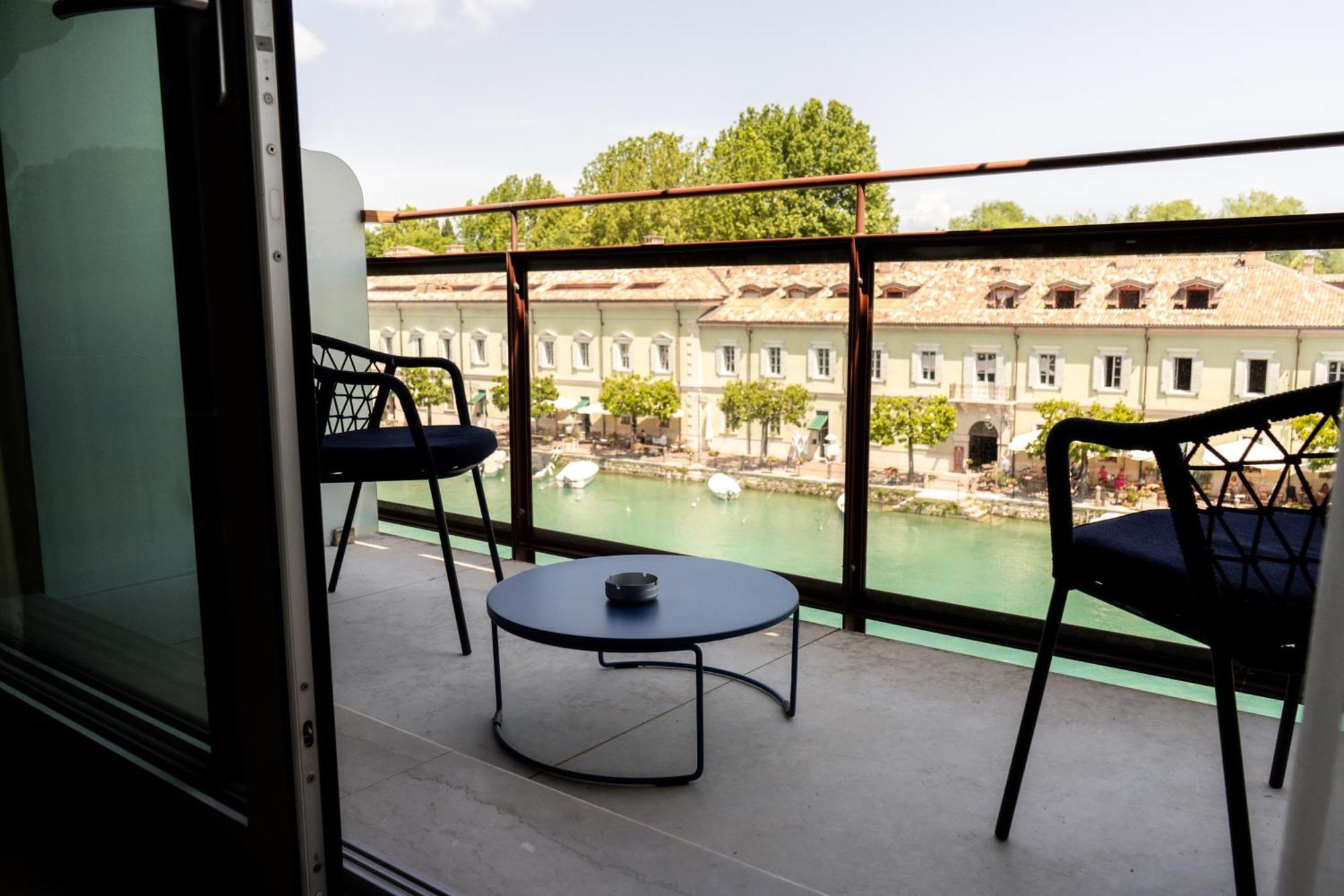C House Rooms Lake Peschiera del Garda Exteriör bild